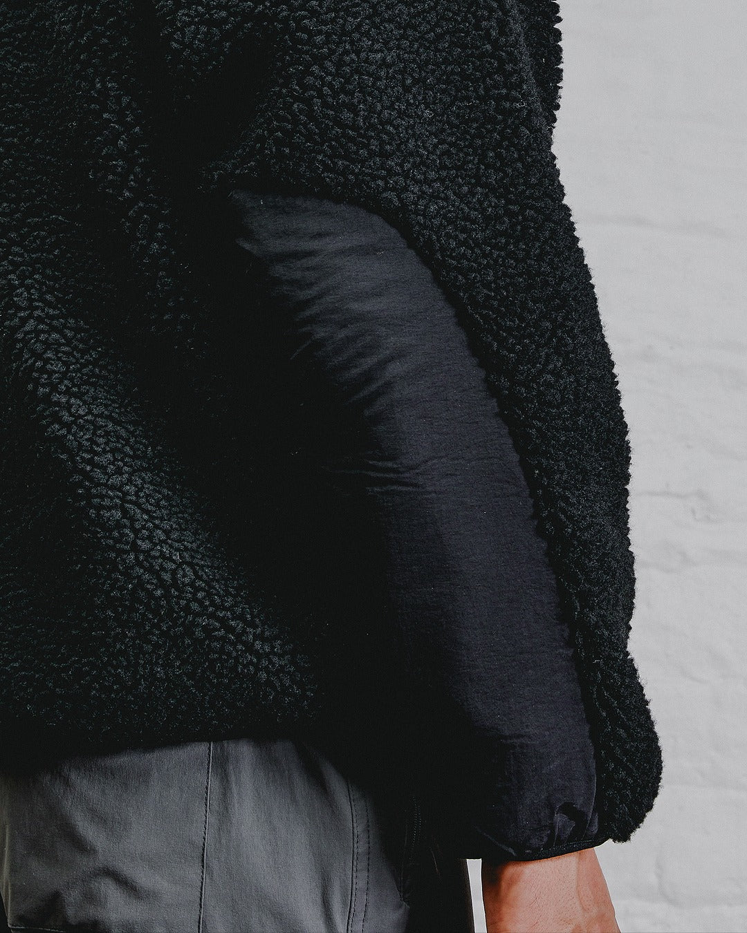 Cabin Fleece Black - Image 5