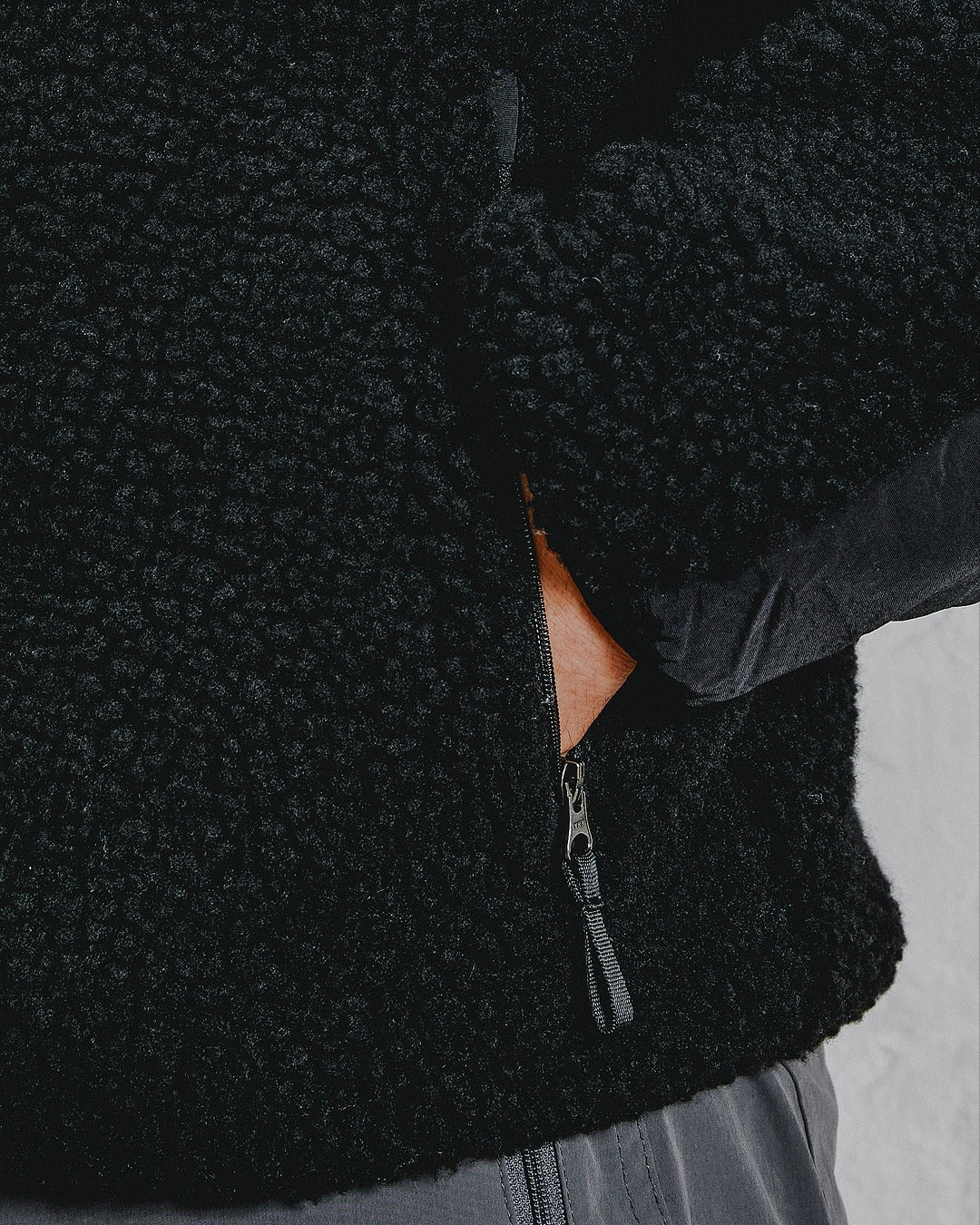 Cabin Fleece Black - Image 7