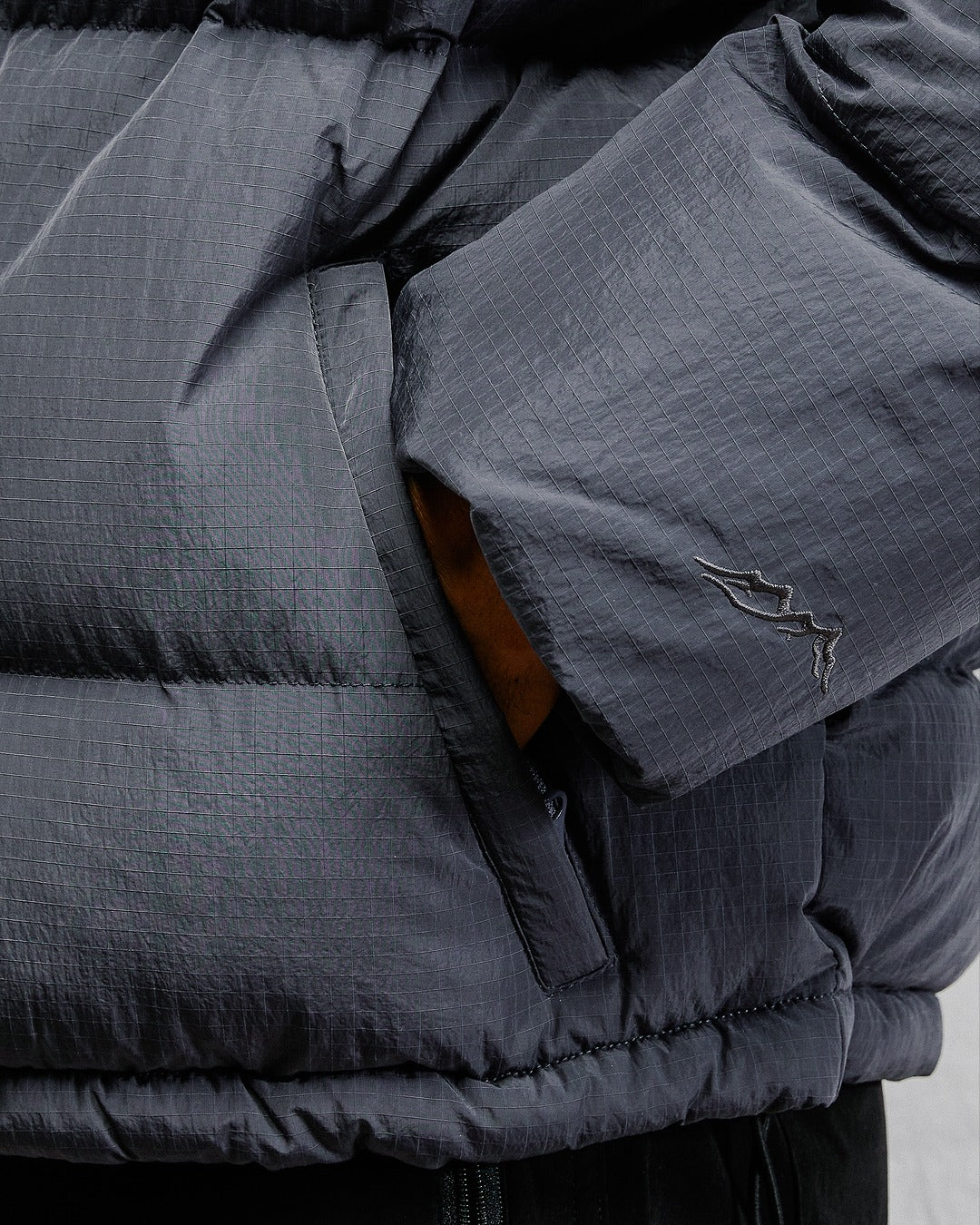 Summit Puffer Charcoal - Image 5